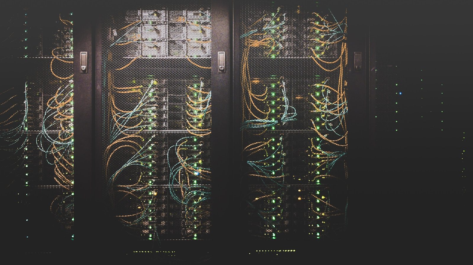 Data-center network cabling in racks